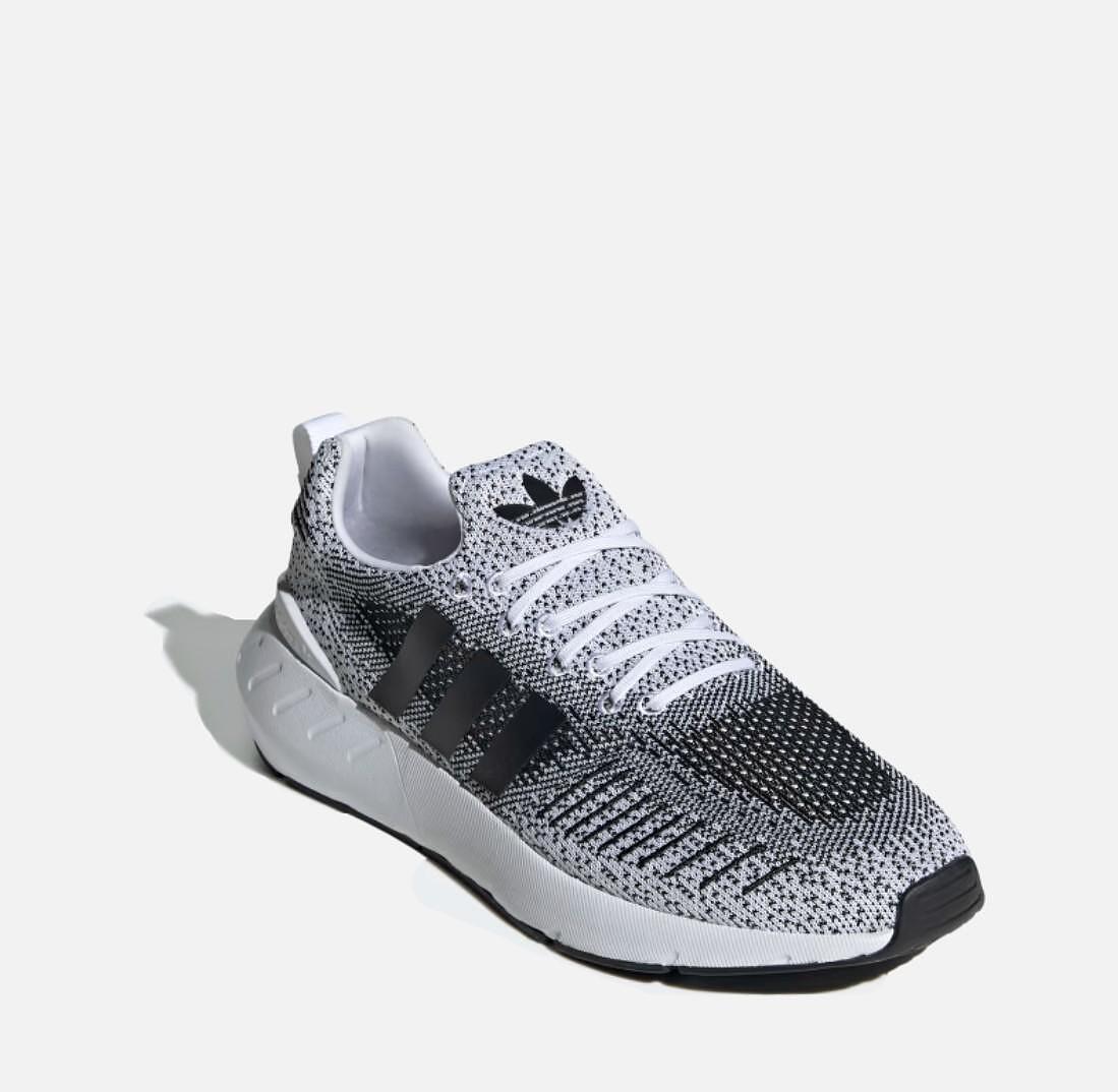 Adidași bărbați Adidas Swift Run 22 Black/White GZ3507