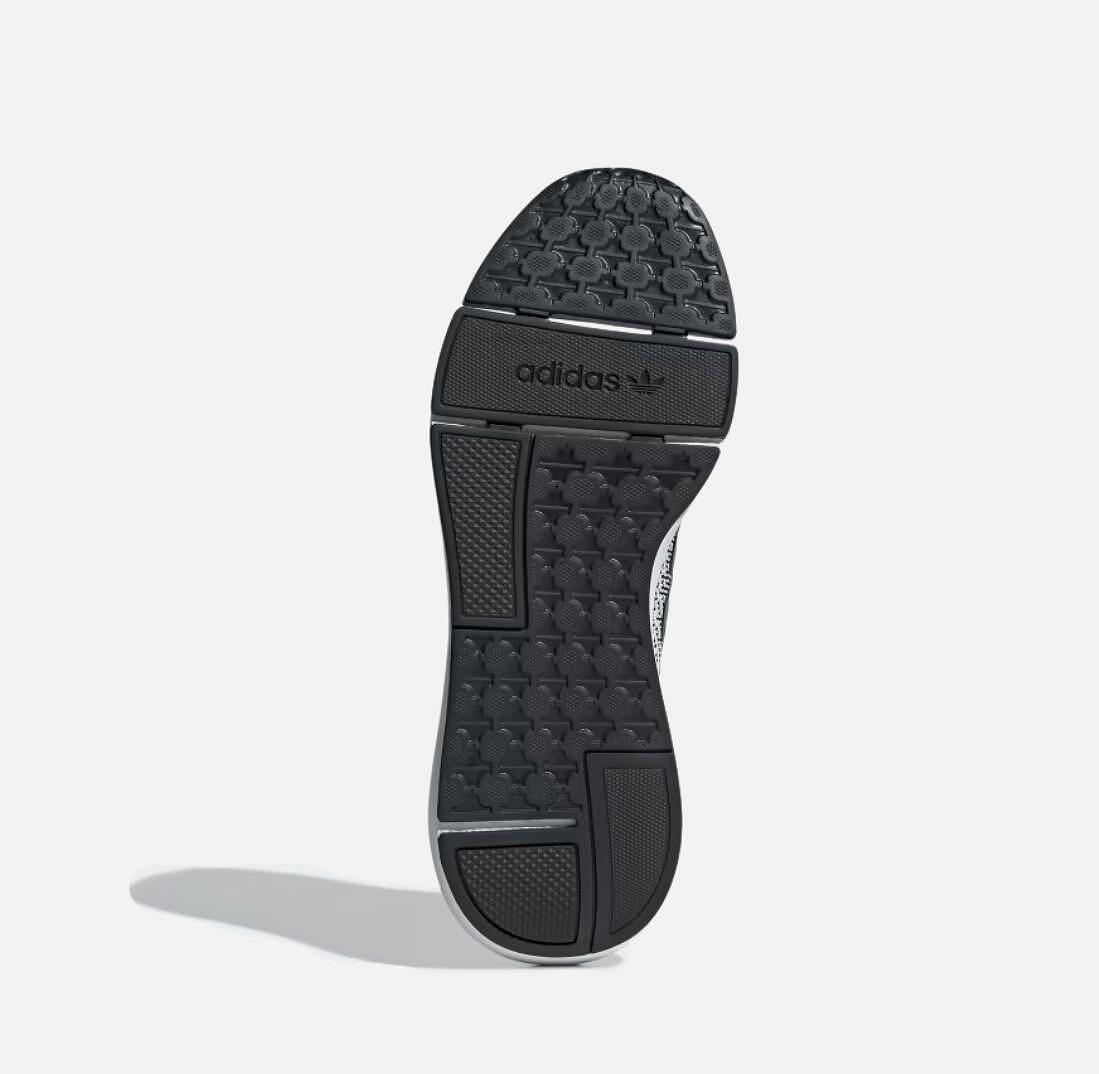 Adidași bărbați Adidas Swift Run 22 Black/White GZ3507